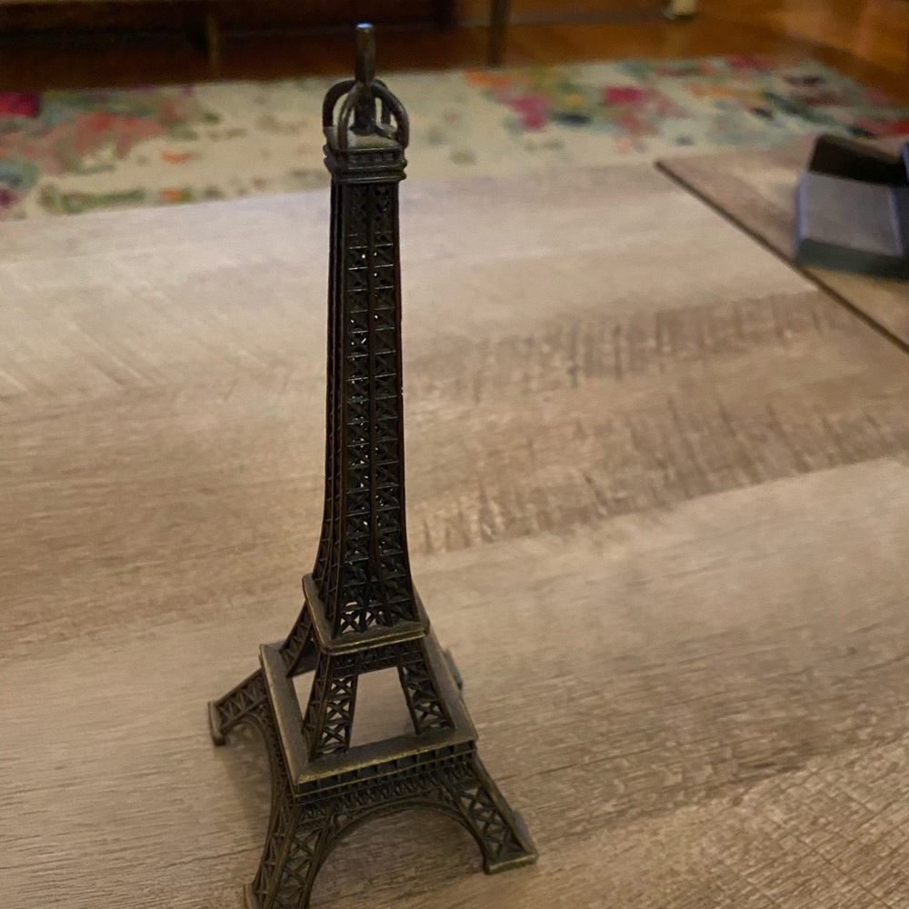 Metal Eiffel Tower figurine or ring holder